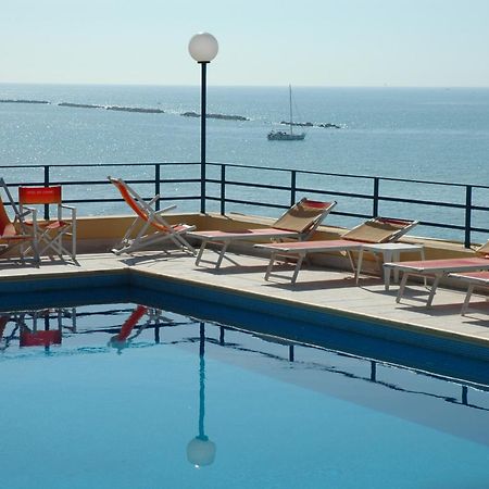 Grand Hotel Dei Cesari Anzio Esterno foto
