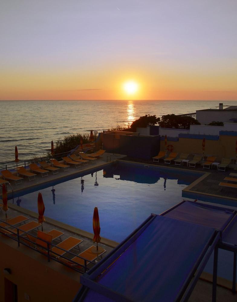 Grand Hotel Dei Cesari Anzio Esterno foto