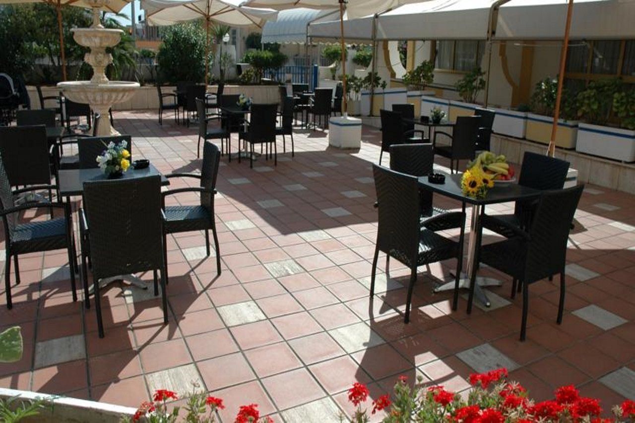 Grand Hotel Dei Cesari Anzio Esterno foto