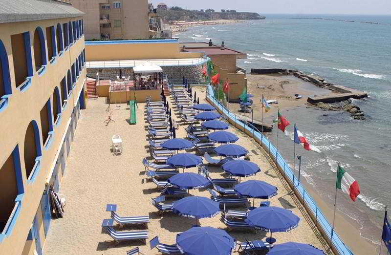Grand Hotel Dei Cesari Anzio Esterno foto